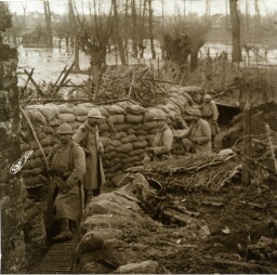 /medias/customer_2/EXPOSITIONS VIRTUELLES/VERDUN/FR boyau bombardé à vaux 32 FI 241_jpg_/0_0.jpg